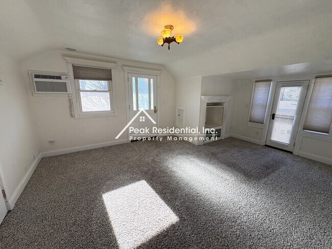 Foto del edificio - Charming 1bd/1ba  Victorian Duplex