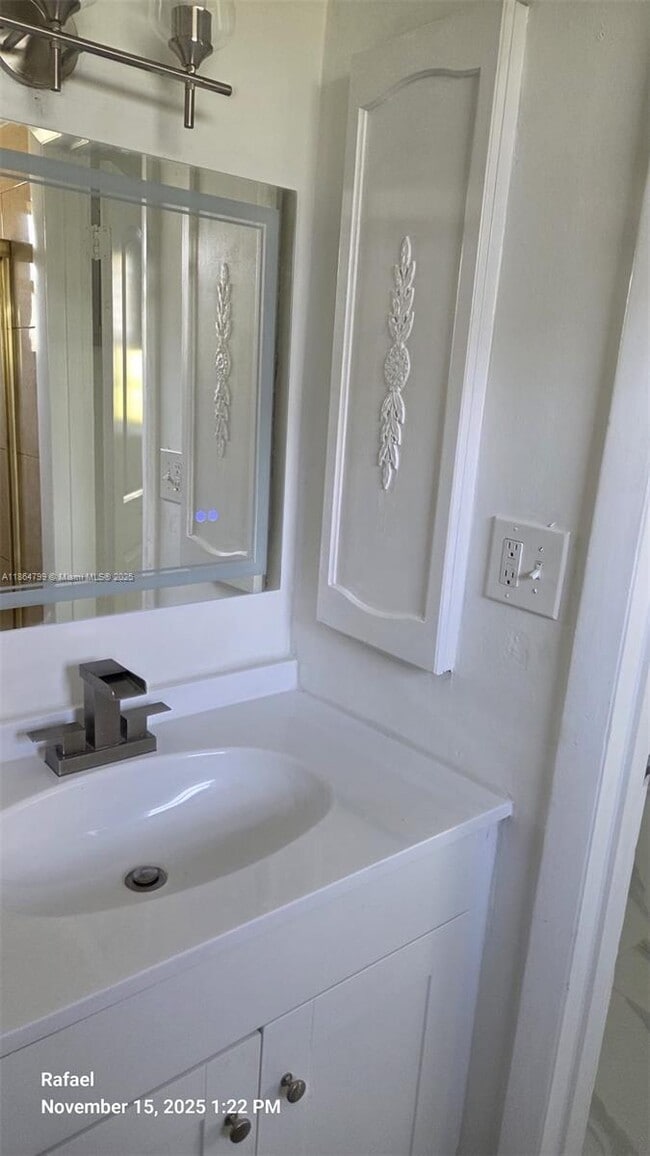 Foto del edificio - 3700 NW 62nd Ave