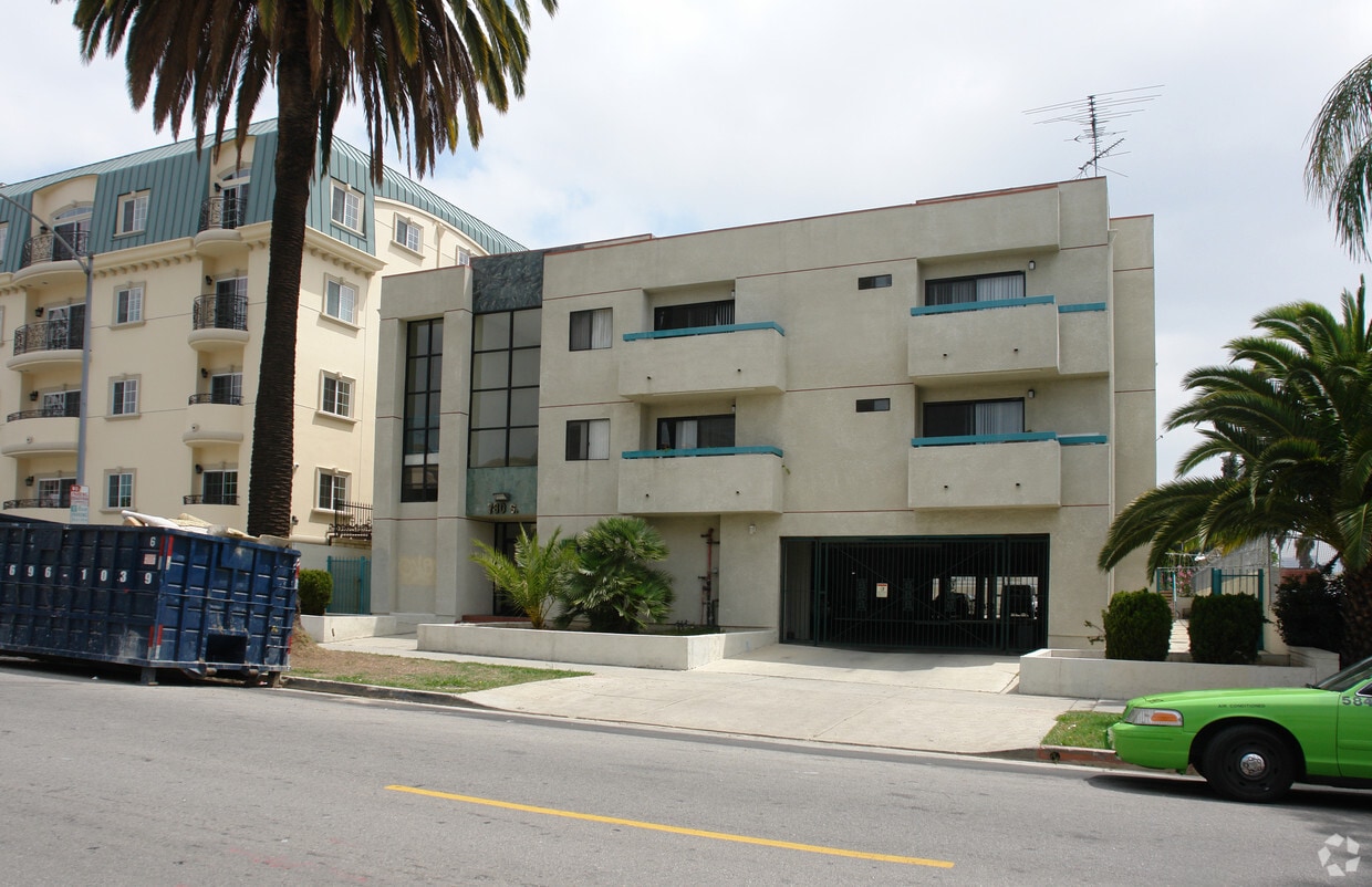 Building Photo - 730 S Oxford Ave