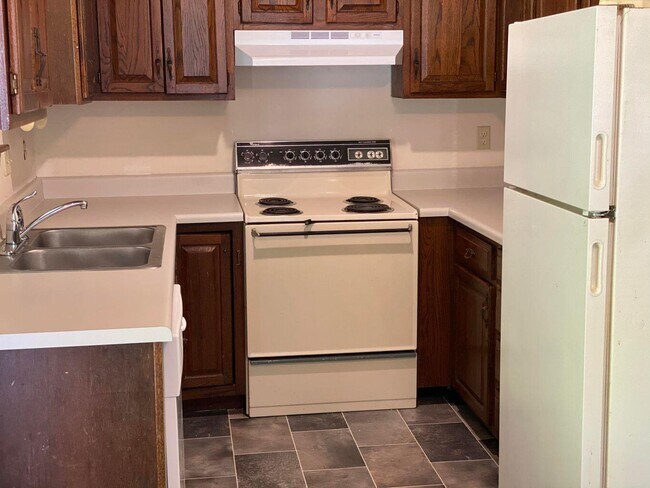 Building Photo - 4480 W Southview Dr