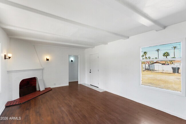 Building Photo - 919 N Gilbert Ave