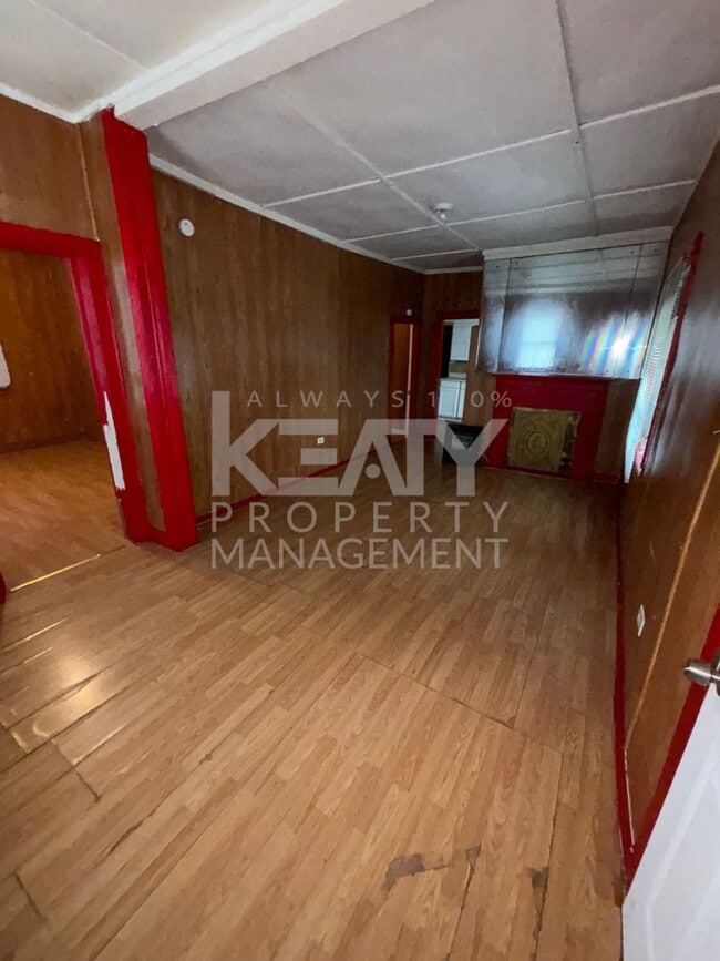 Building Photo - 3 Bedroom, 1 Bathroom House Now available ...