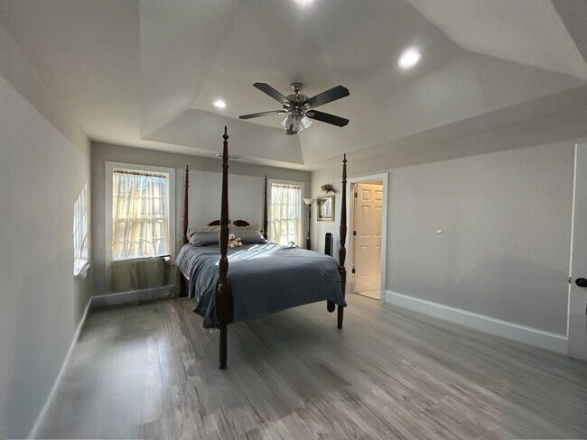 Dormitorio del propietario - 6031 Ambassador Dr