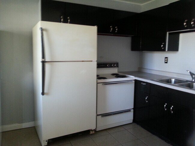 Building Photo - 2507 Clifton Dr