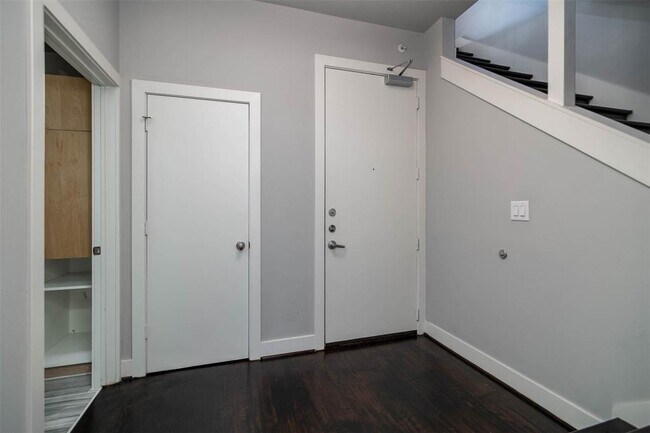 Building Photo - 5055 Addison Cir