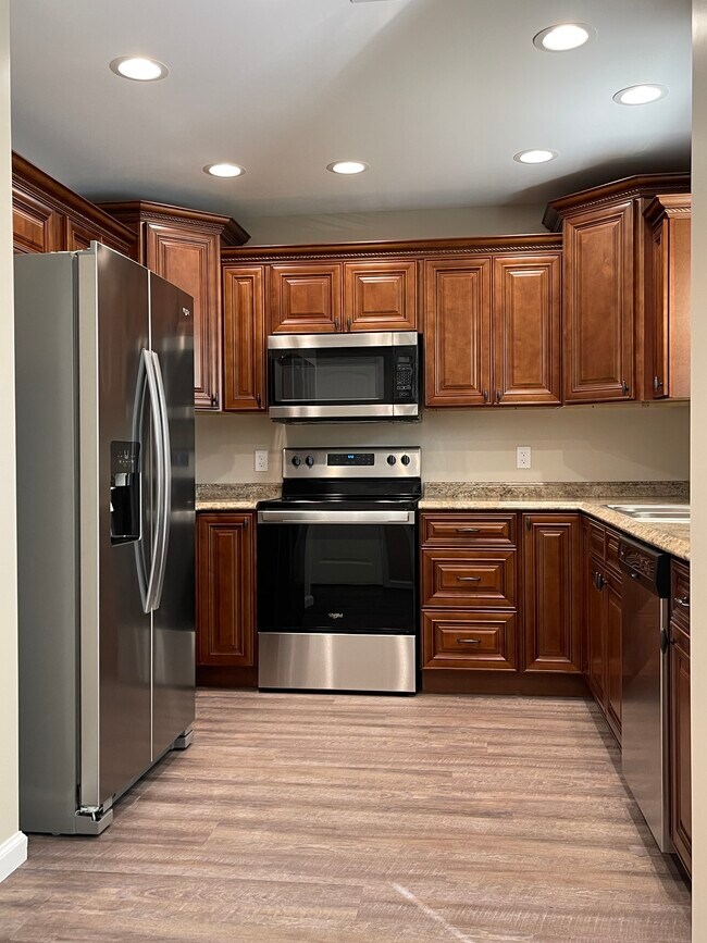 Building Photo - 715 Adkins St