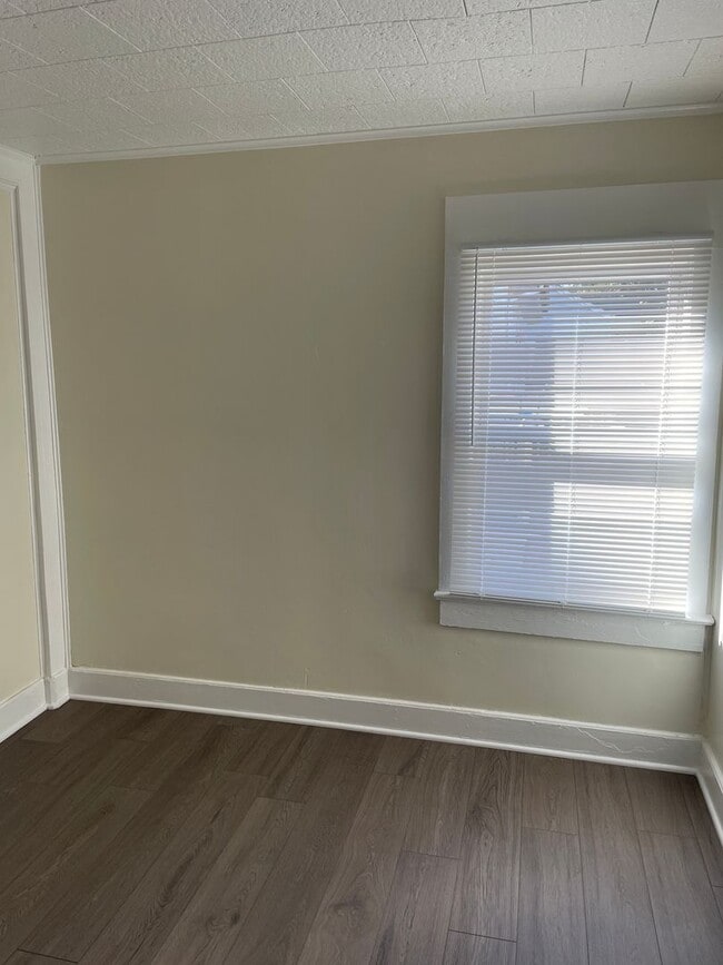 Foto del edificio - 1320 Marne St