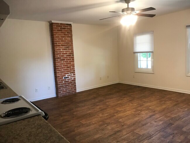 Building Photo - 204 Kidwell Ave