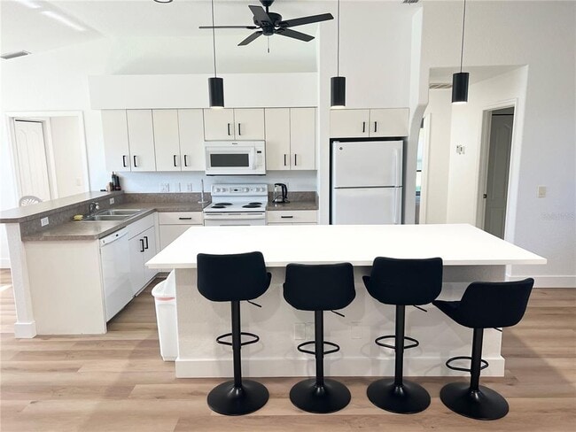 Foto del edificio - 255 Medalist Rd