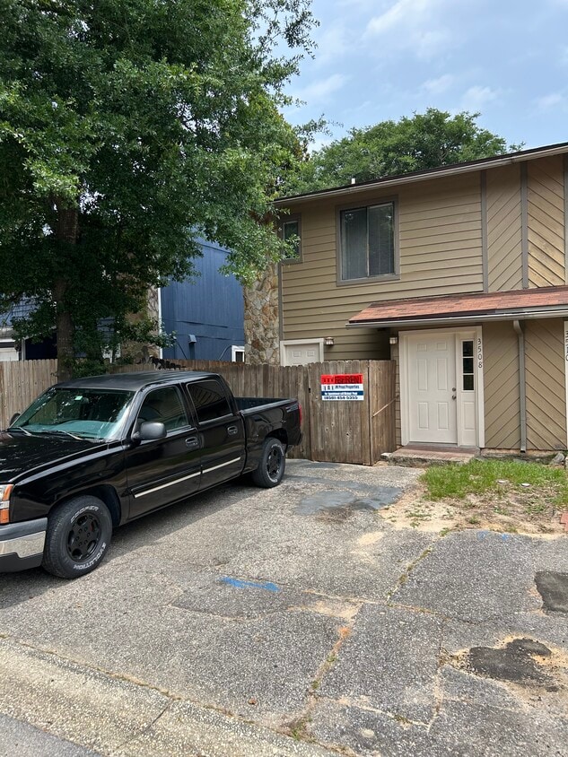 Primary Photo - 3508 Parkwood Ave