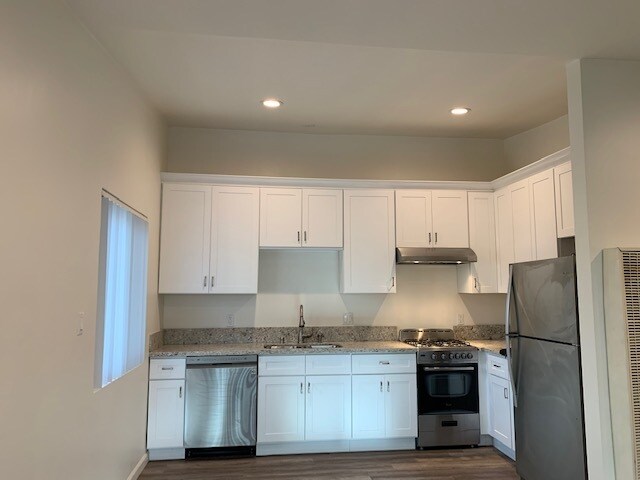 Kitchen - 19 Breeze Ave