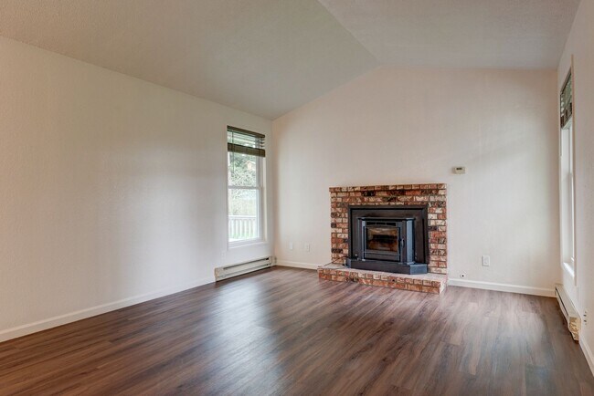 Building Photo - Affordable 3 bedroom 2 bath home