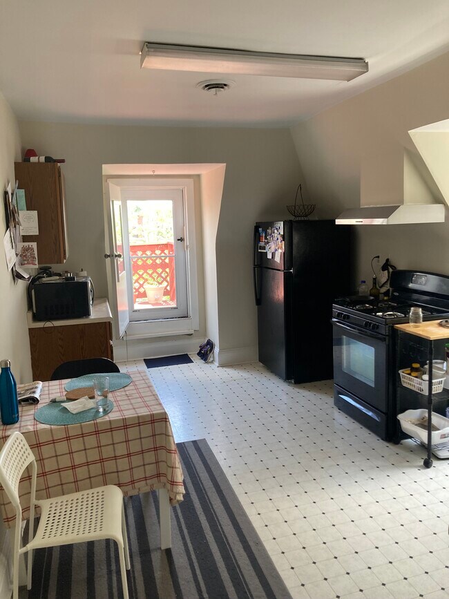 kitchen - 415 S Winebiddle St