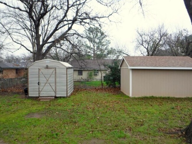 Building Photo - 1118 Ash St