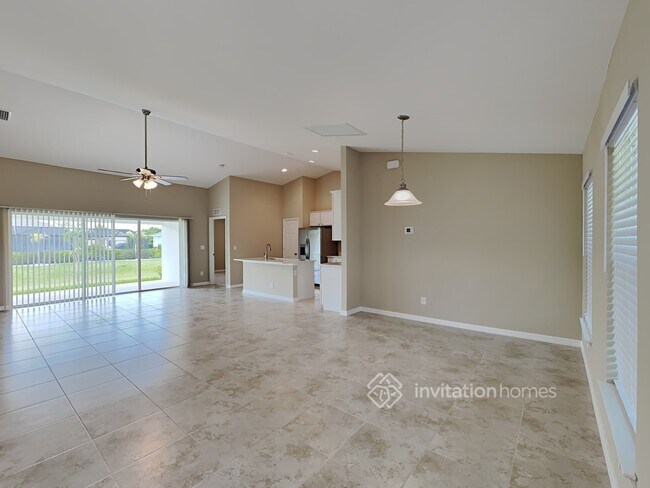 Building Photo - 311 Tandil St