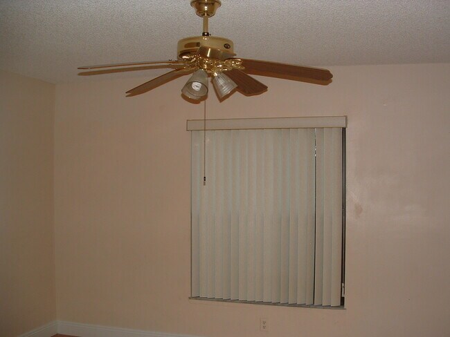 Foto del edificio - 5667 Barnstead Cir