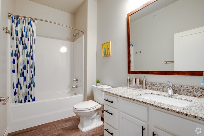 Hello - 2BR-2BA-1109SF - Bathroom 2 - Hello Apartments