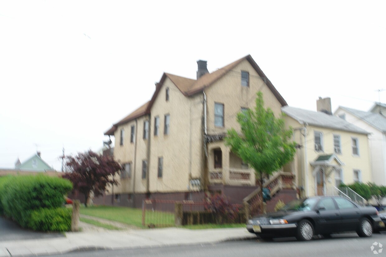 Building Photo - 365 Washington St