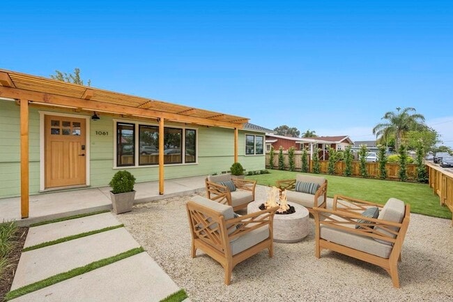Building Photo - 1061 Buena Vista Way