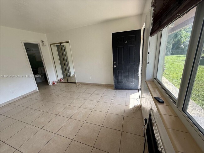 Foto del edificio - 14355 NE 6th Ave