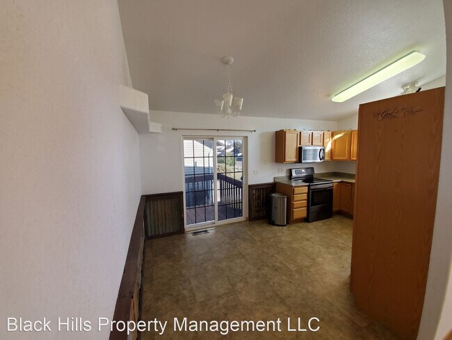 Building Photo - 3 br, 2 bath House - 646 Country Rd. W.