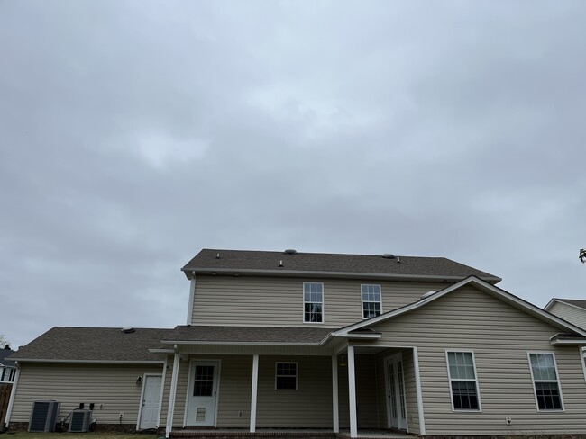 Building Photo - 207 Pigeon Ln