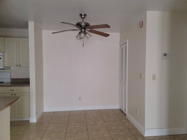 Building Photo - 2550 N Alafaya Trail