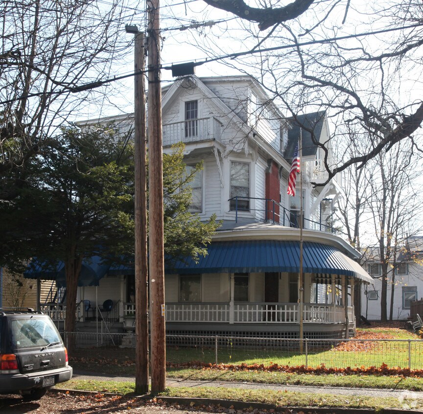 Foto principal - 58 St James Ct