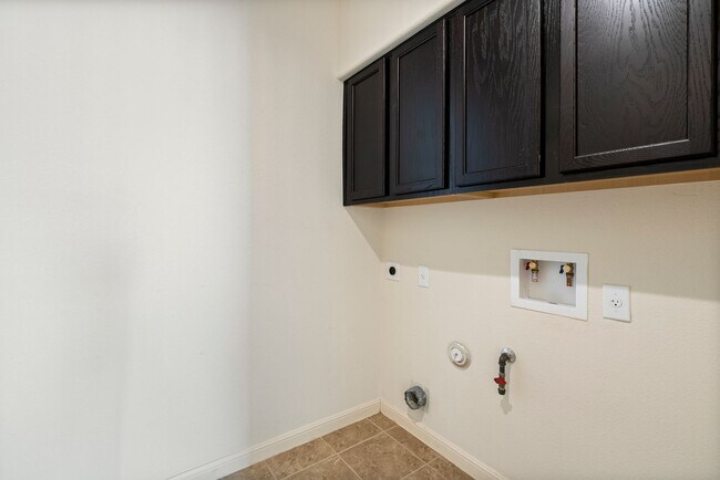 Foto del edificio - Incredible 3 Bed/2.5 Bath 2-Story home in ...