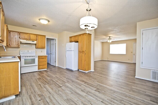 Foto del edificio - 9050 Grimes Dr
