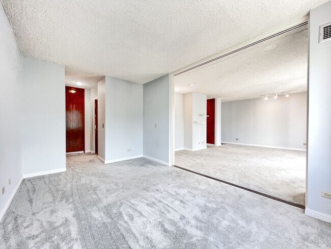 Foto del edificio - Immaculate Honolulu Condo with Central A/C, Secured Parking, Including Electricity