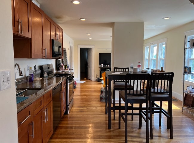 Photo - 6 Saunders Rd House