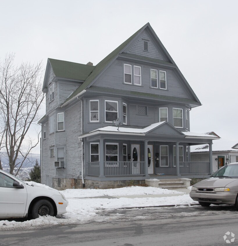 Primary Photo - 923-925 Quincy Ave