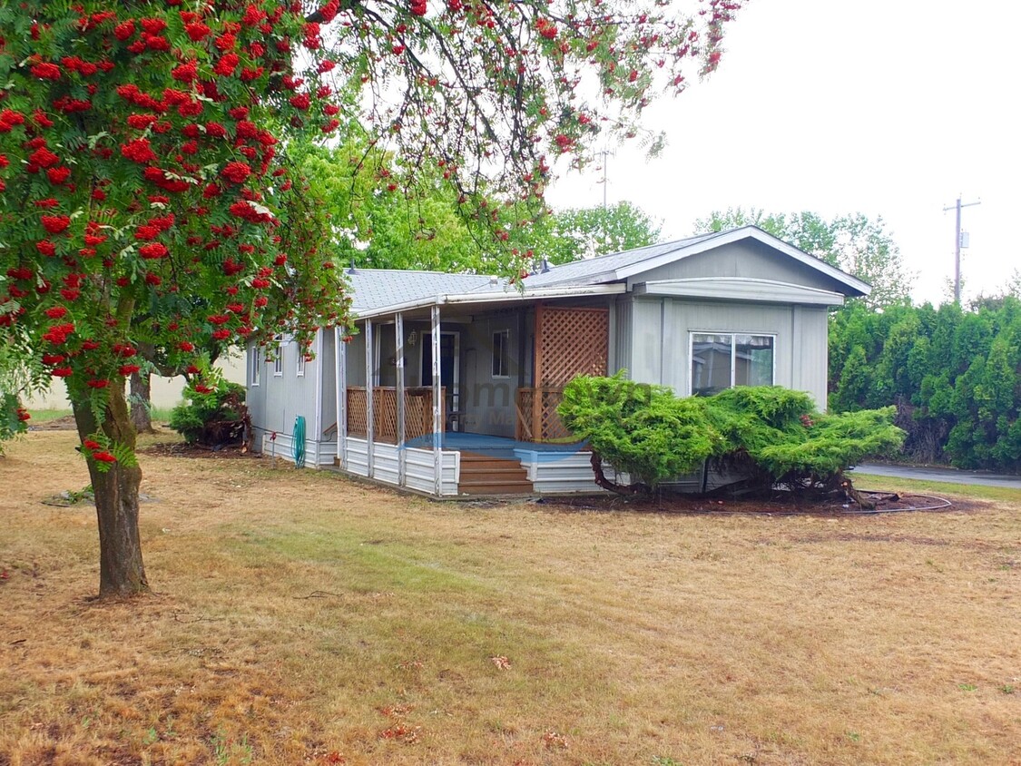 Foto principal - Cozy 2 Bed 1 Bath Home w/Garage & Indoor S...