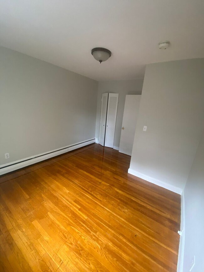 Building Photo - 75 Chiswick Rd