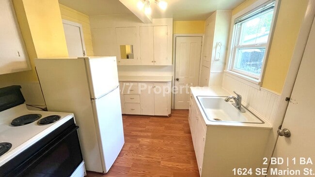 Building Photo - Charming 2 BD | 1 BA Duplex in Sellwood