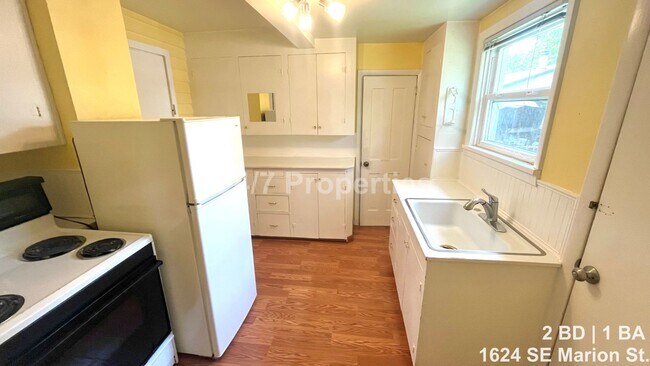 Foto del edificio - Charming 2 BD | 1 BA Duplex in Sellwood
