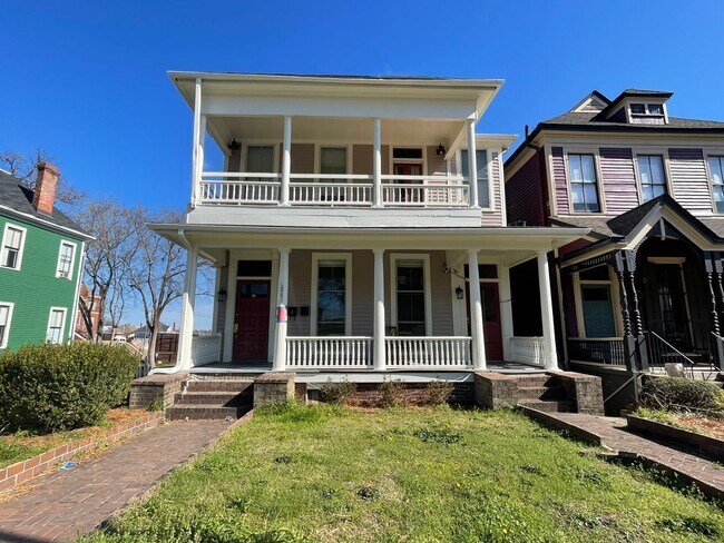 Building Photo - 883 Mulberry St