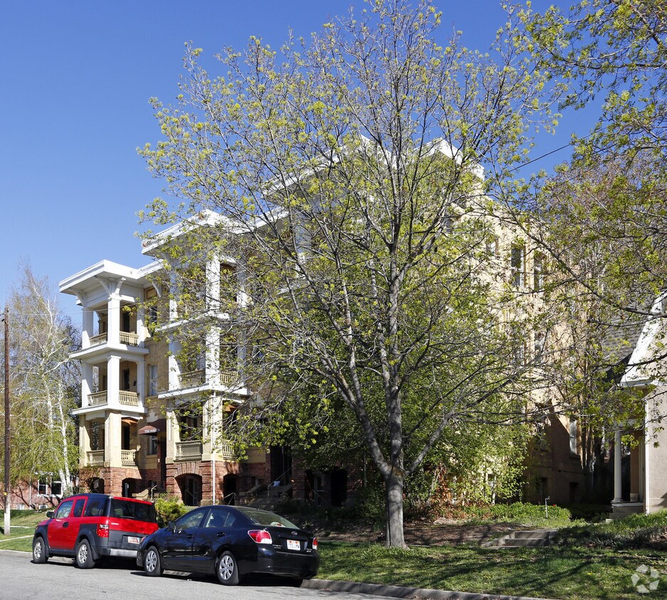Building Photo - 553-557 1st Ave