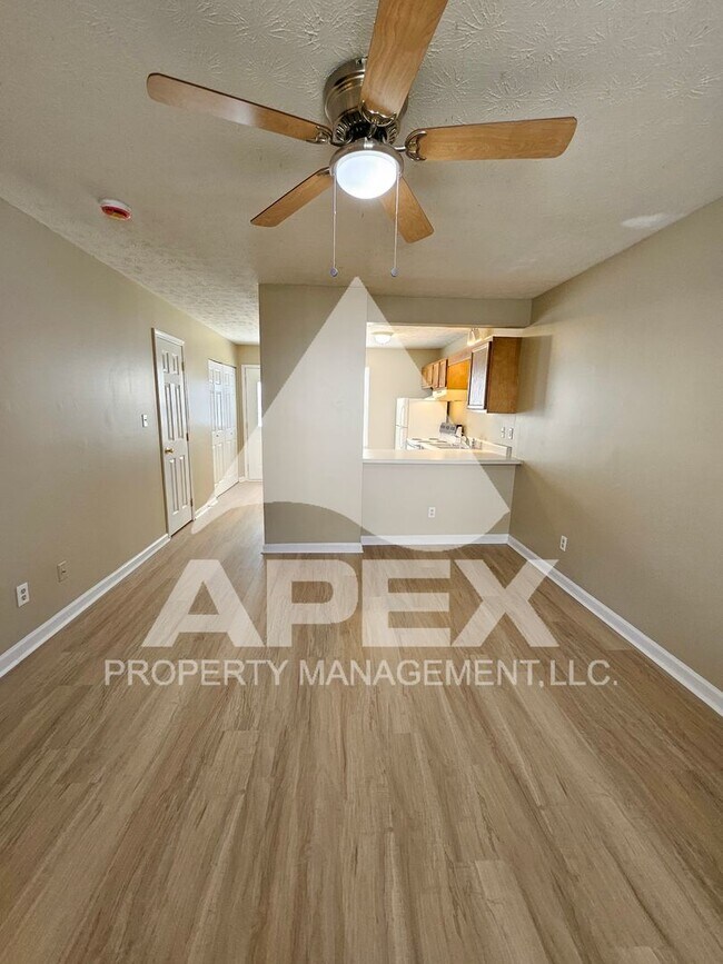 Foto del edificio - MOVE-IN SPECIAL,NO RENT TIL JUNE 1ST! - Nice 2 Bd | 1.5 Ba Townhouse in West Knox Condo Community!