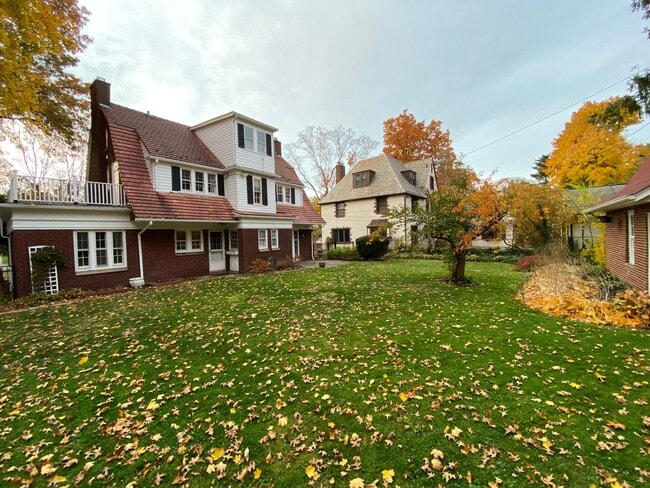 Building Photo - 2975 Claremont Rd