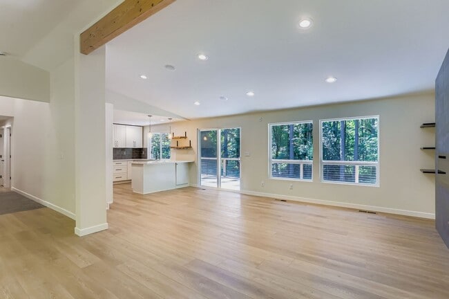 Building Photo - 4bd/2.75ba Woodinville House