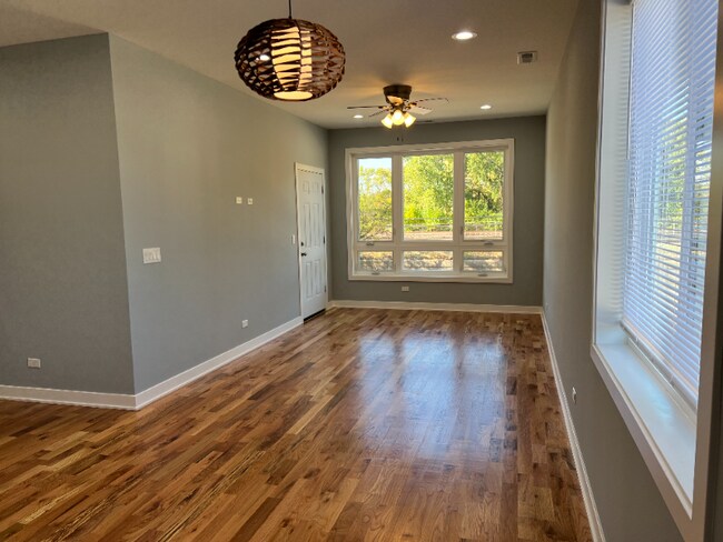 Foto del edificio - 5843 W Corcoran Pl
