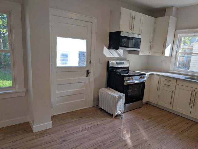 KITCHEN - 814 Becker Ave SW