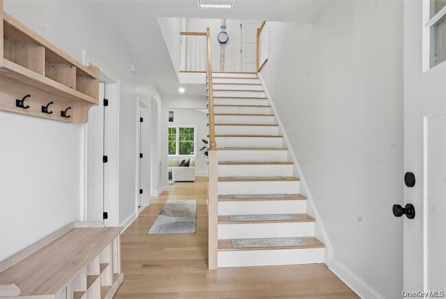 Building Photo - 33 Howland Ave