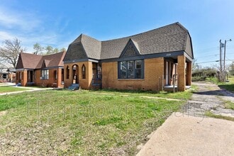 Building Photo - 2120 N Glen Ellyn St