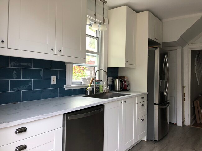 Foto del edificio - 14 Bedlow Ave