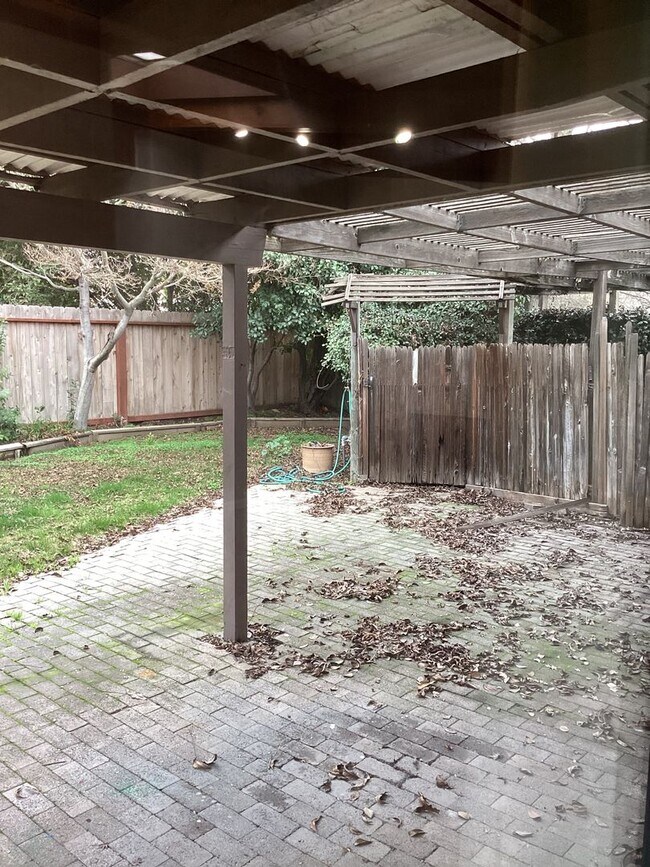 Building Photo - 3 bed, 1 bath in Lincoln Village