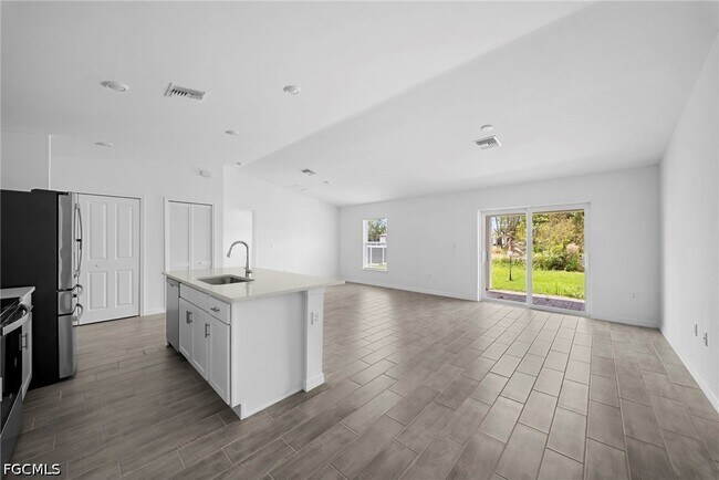 Foto del edificio - 2815 24th St W