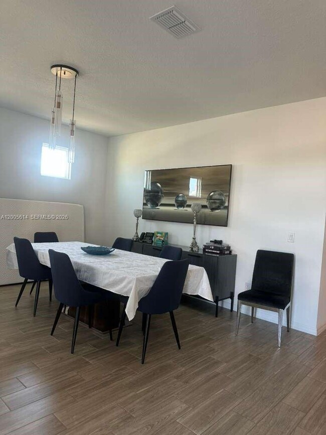 Foto del edificio - 2952 Embark Trl